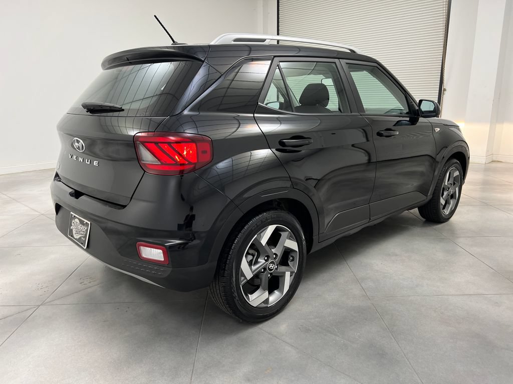 Used 2025 Hyundai Venue SEL FWD image 9