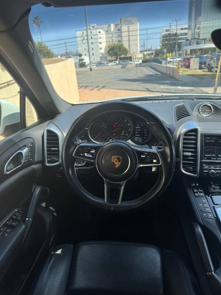 Used 2016 Porsche Cayenne AWD/4WD image 11