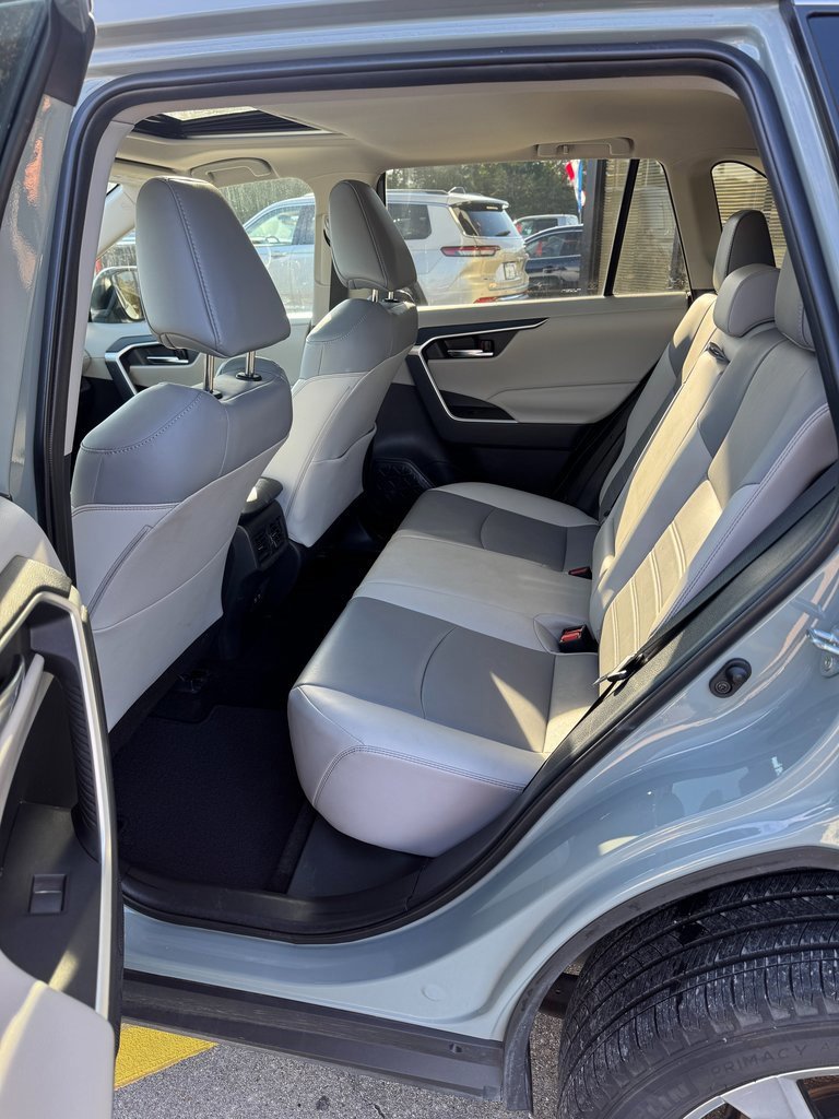 Used 2020 Toyota RAV4 XLE Premium image 12