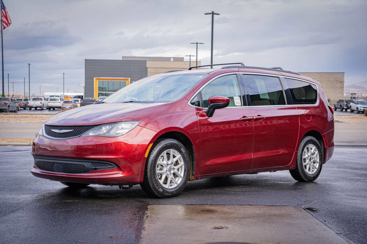 Used 2021 Chrysler Voyager Lxi image 10