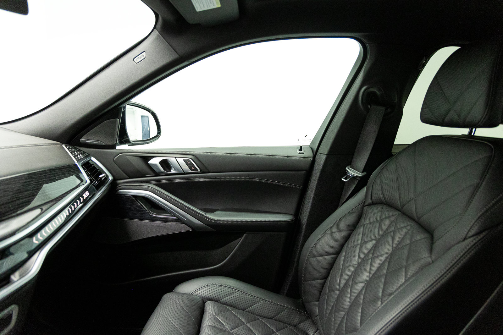 Used 2026 BMW X6 xDrive40i w/ Climate Comfort Package AWD/4WD image 35