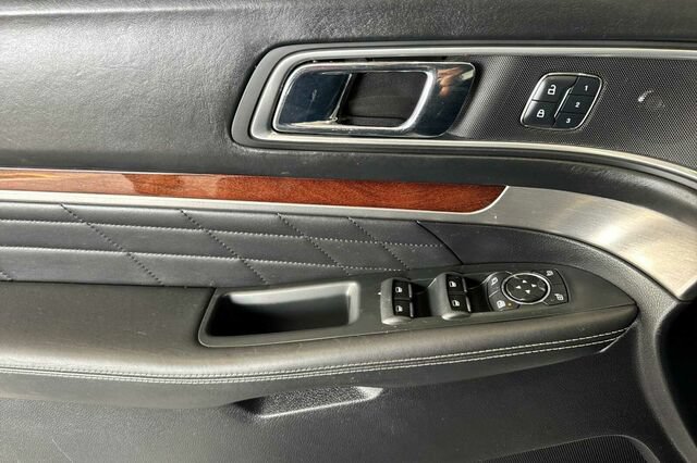 Used 2016 Ford Explorer Platinum AWD/4WD image 11