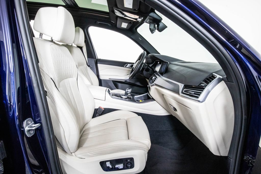 Used 2020 BMW X5 M50i w/ Executive Package image 10