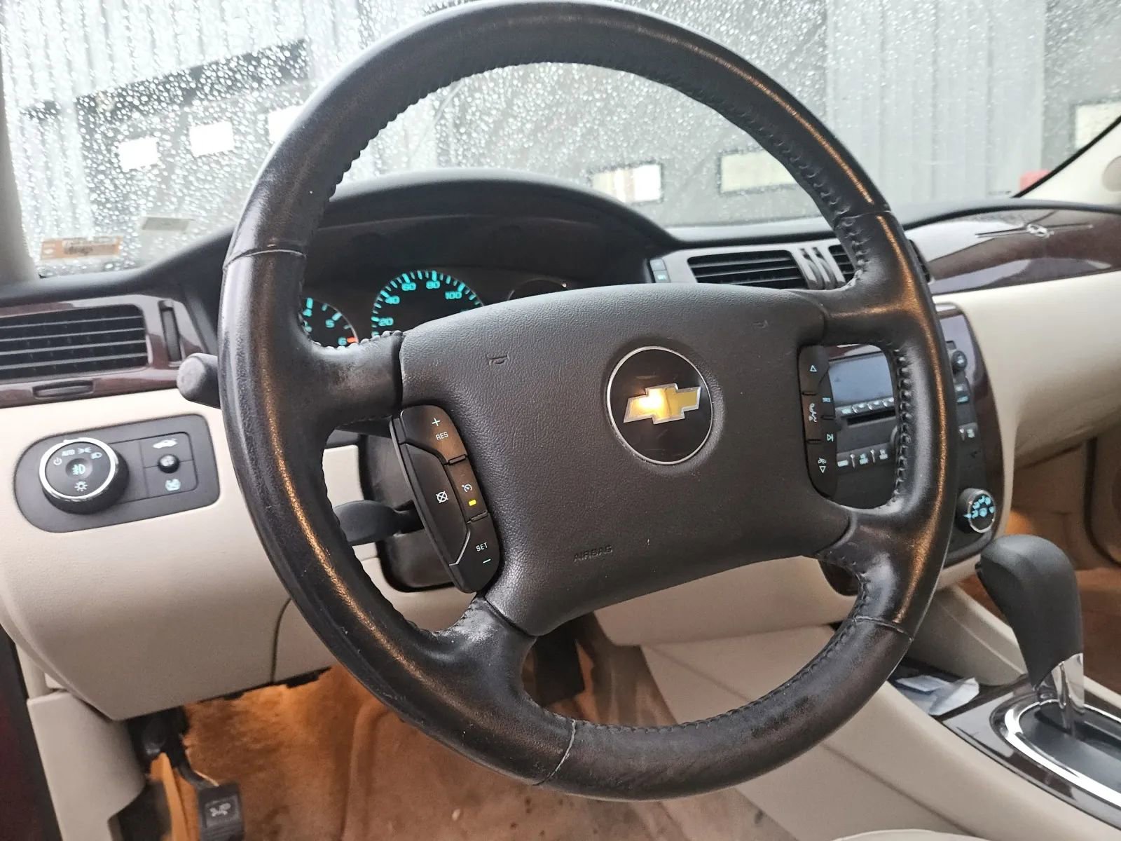 Used 2011 Chevrolet Impala LTZ image 6