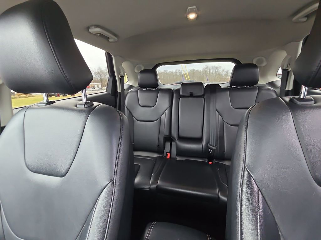 Used 2022 Ford Edge Titanium image 13