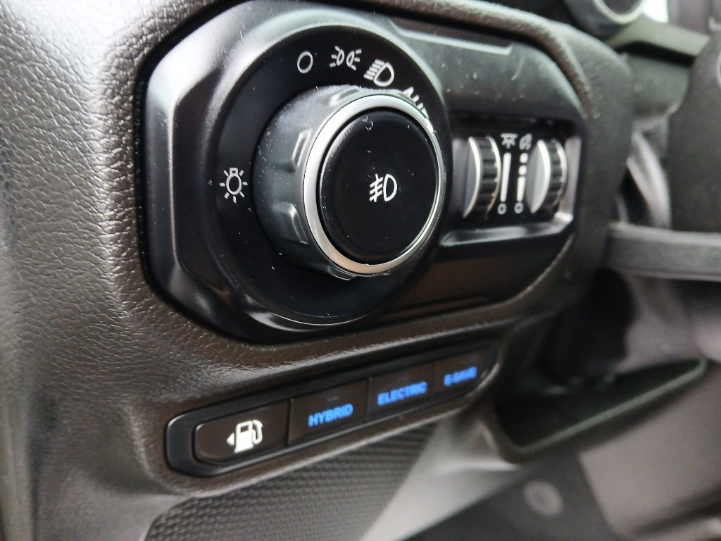 Used 2022 Jeep Wrangler Unlimited Sahara image 40