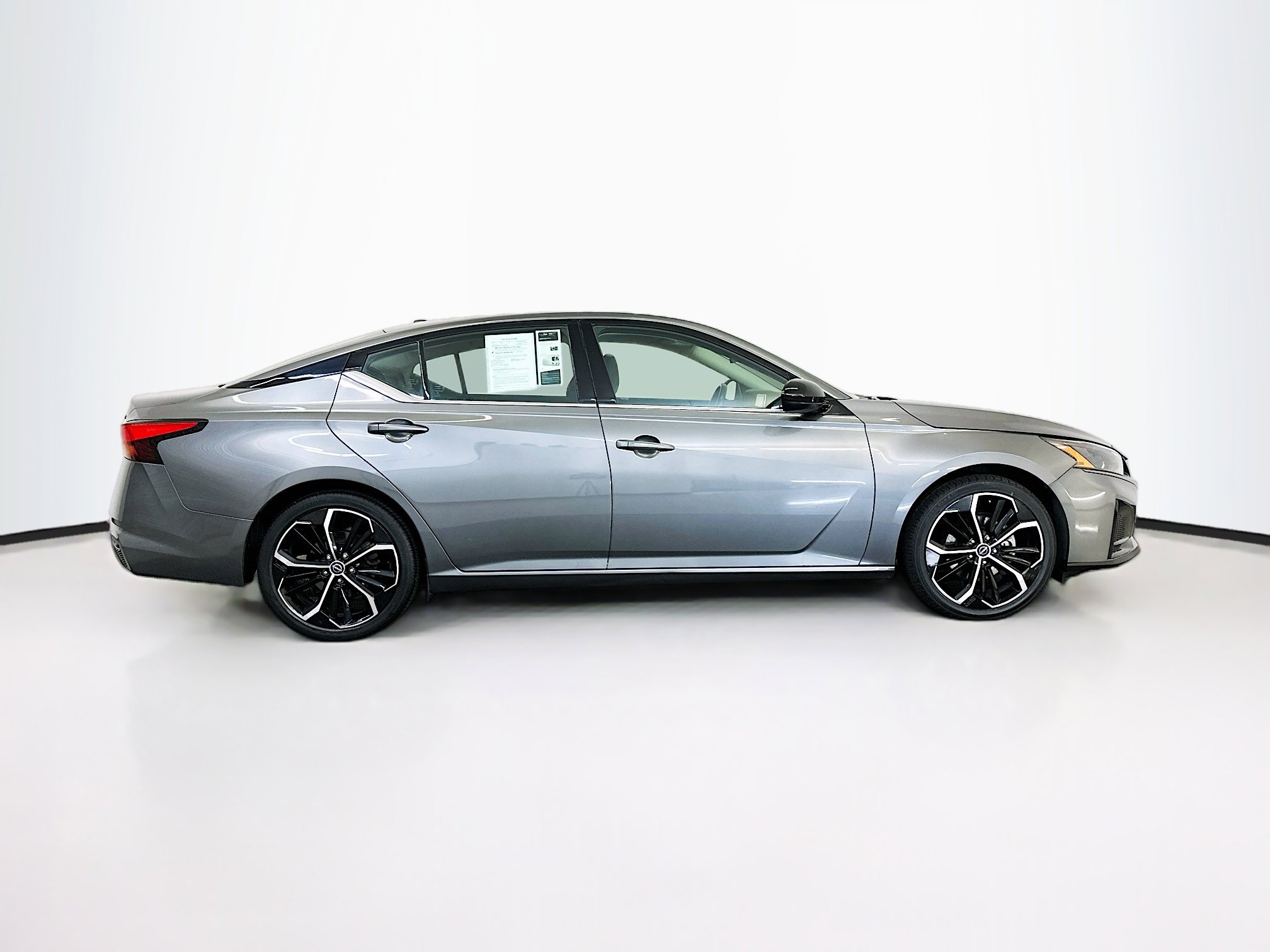 Used 2024 Nissan Altima 2.5 SR image 10