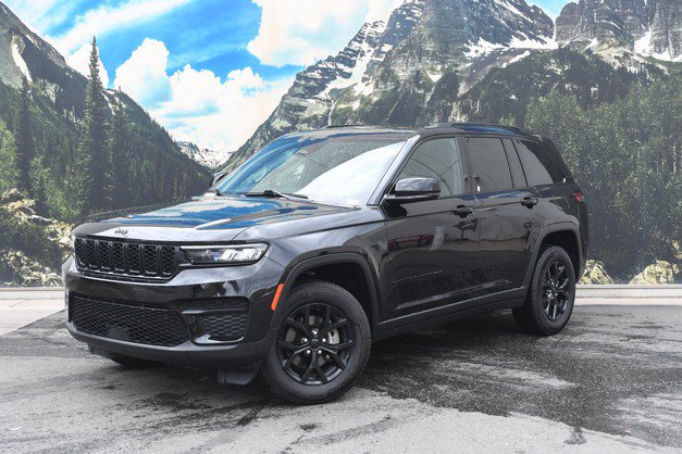 Used 2025 Jeep Grand Cherokee Altitude AWD/4WD image 6