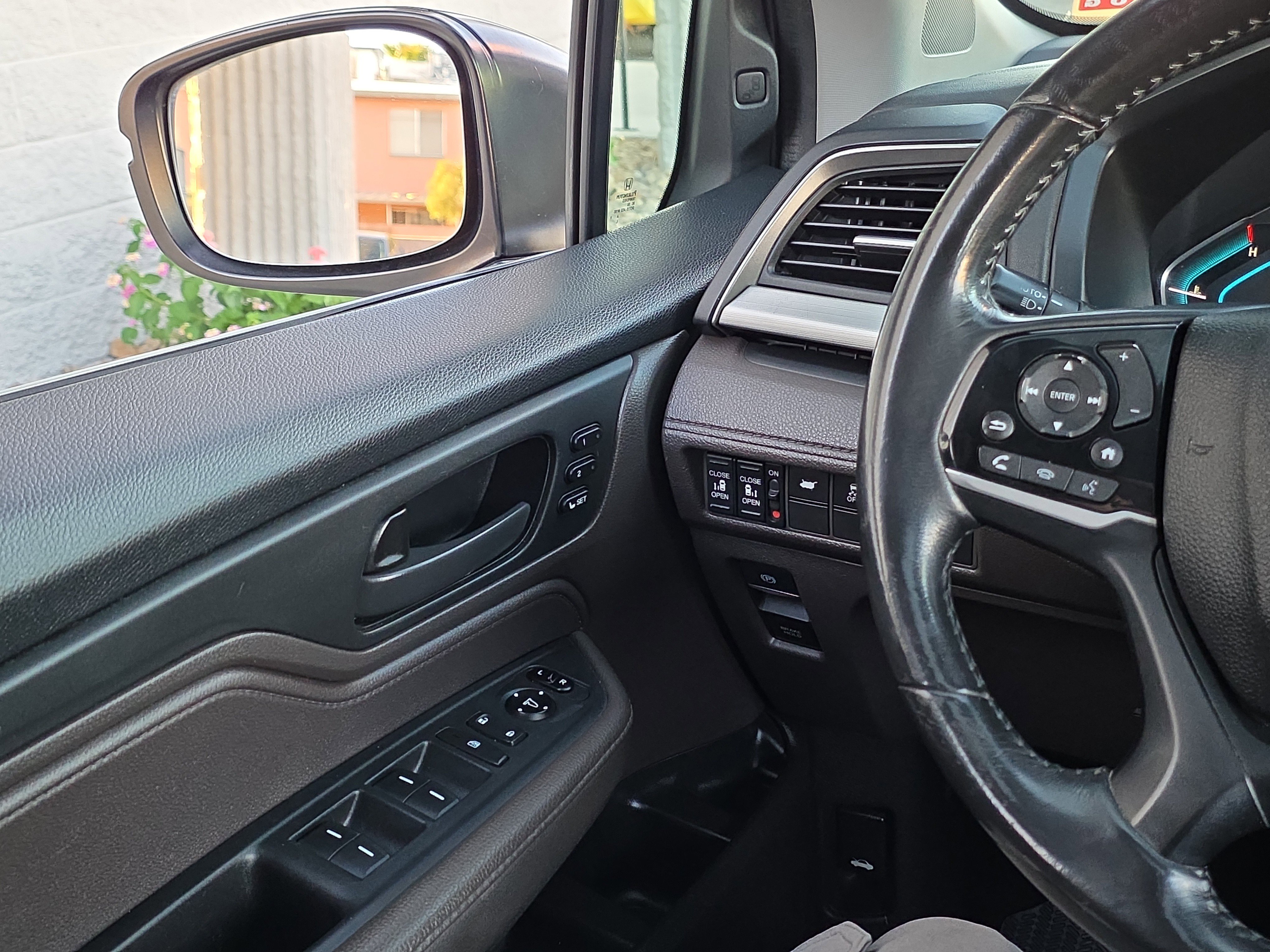 Used 2018 Honda Odyssey EX-L image 25