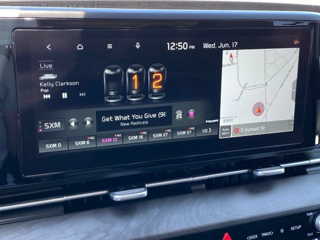 Used 2022 Kia Carnival EX FWD image 20