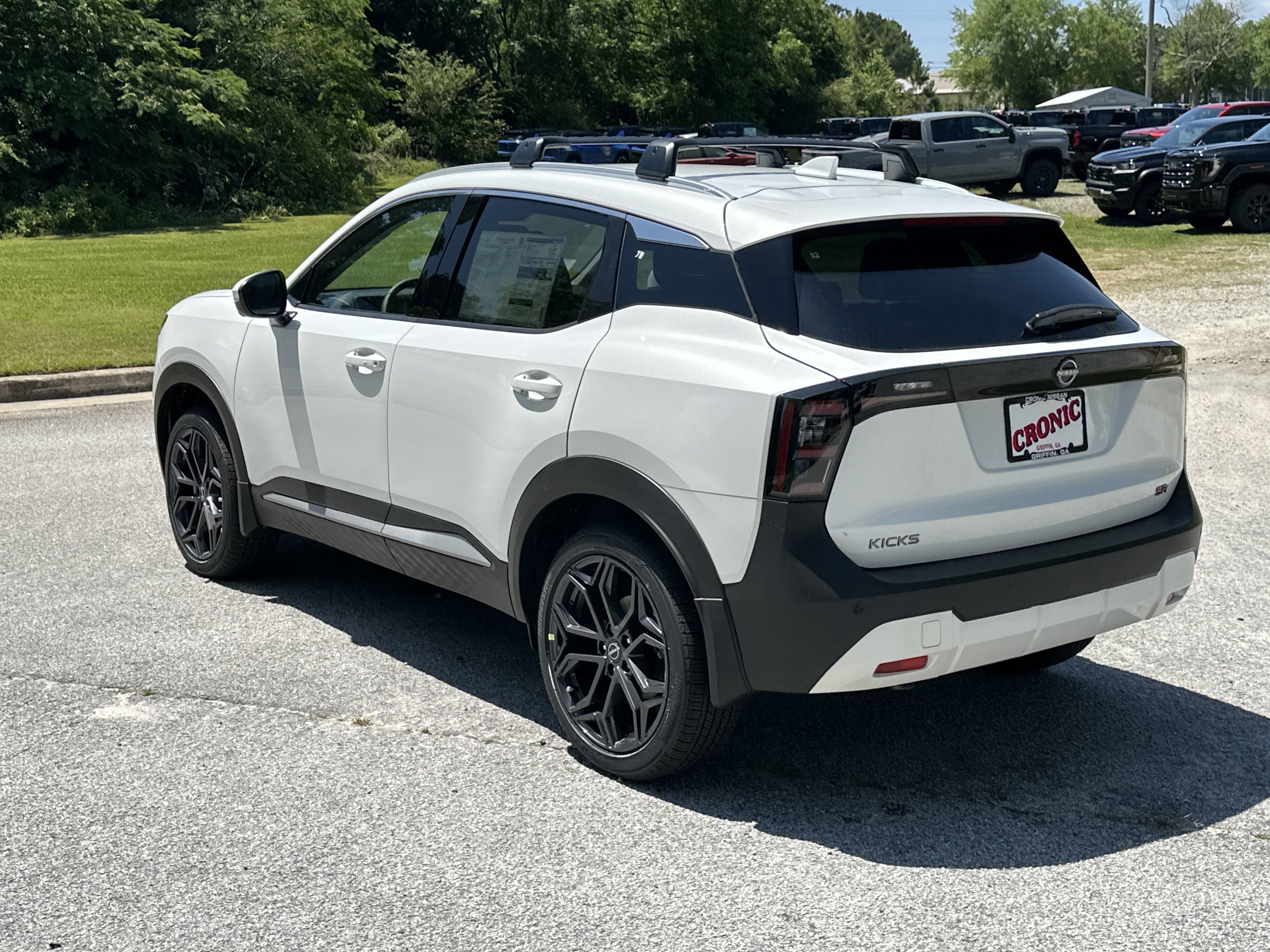 New 2025 Nissan Kicks SR image 7