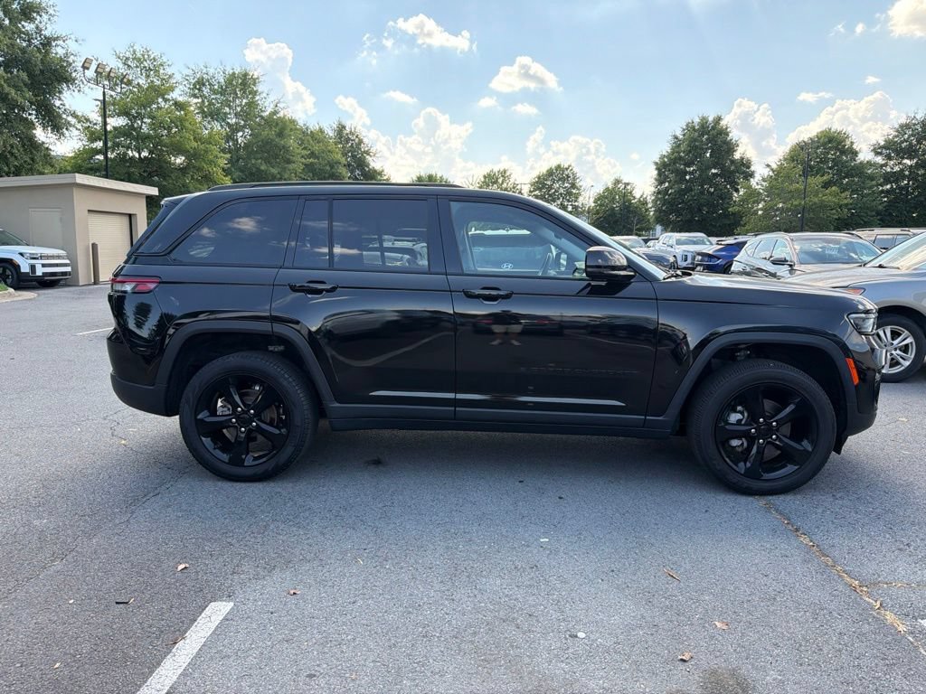 Used 2023 Jeep Grand Cherokee Limited w/ Black Appearance Package AWD/4WD image 5