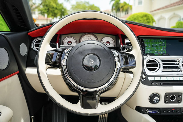 Used 2019 Rolls-Royce Dawn RWD image 46