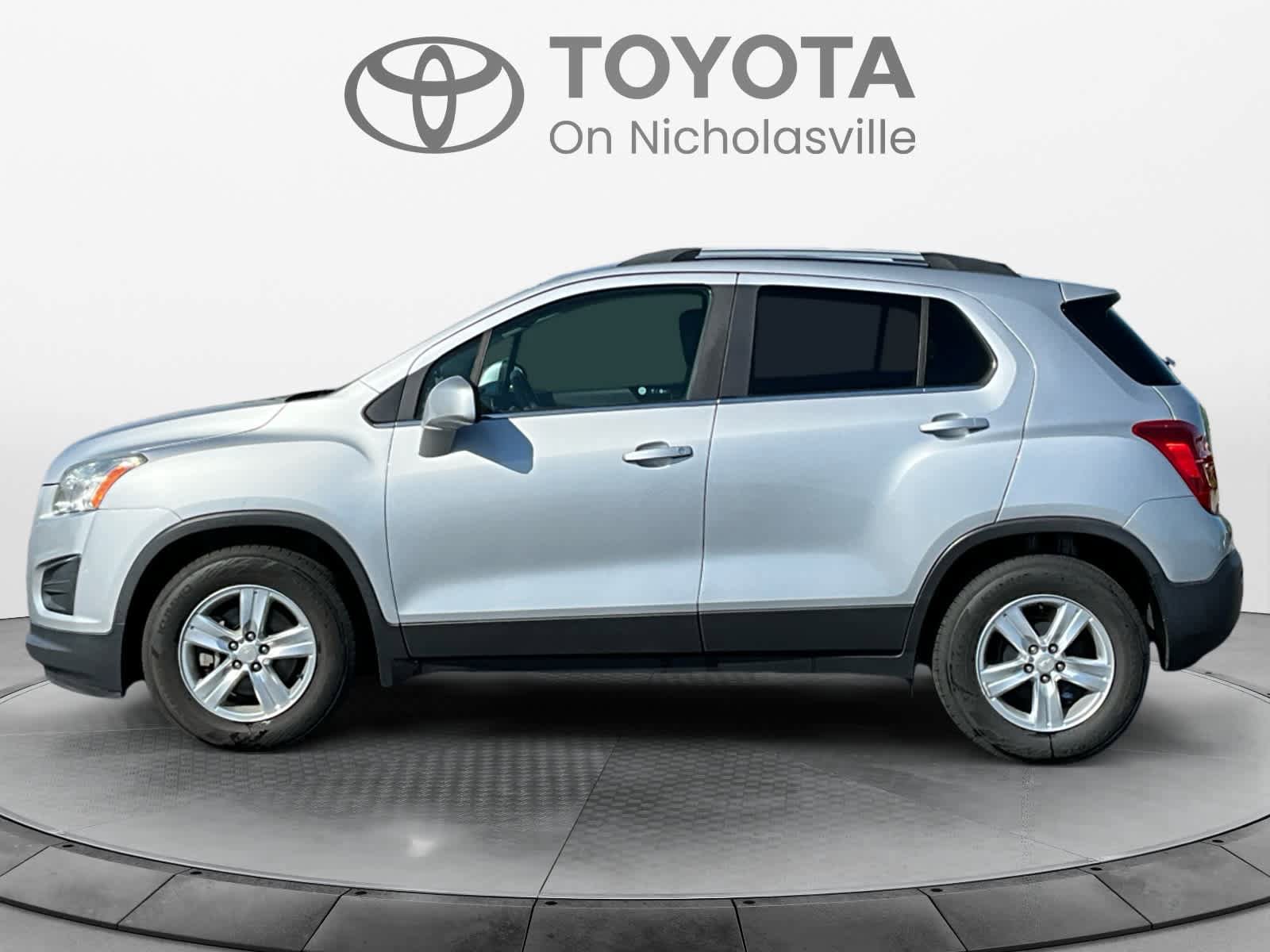 Used 2016 Chevrolet Trax LT w/ LT Convenience Package FWD image 3