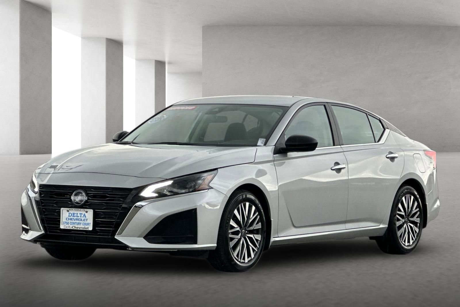 Used 2024 Nissan Altima 2.5 SV image 8