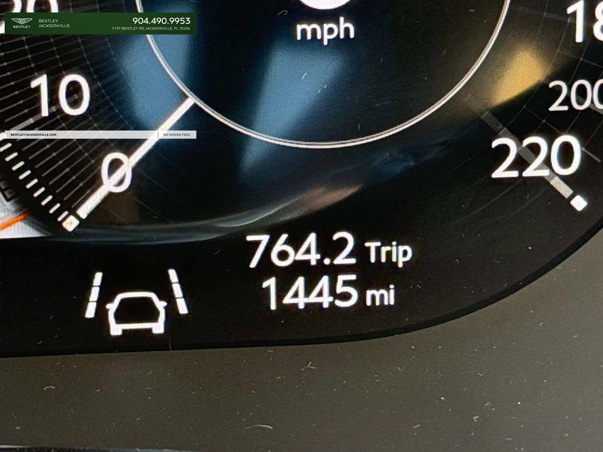 Used 2025 Bentley Flying Spur Plug-In Hybrid image 44