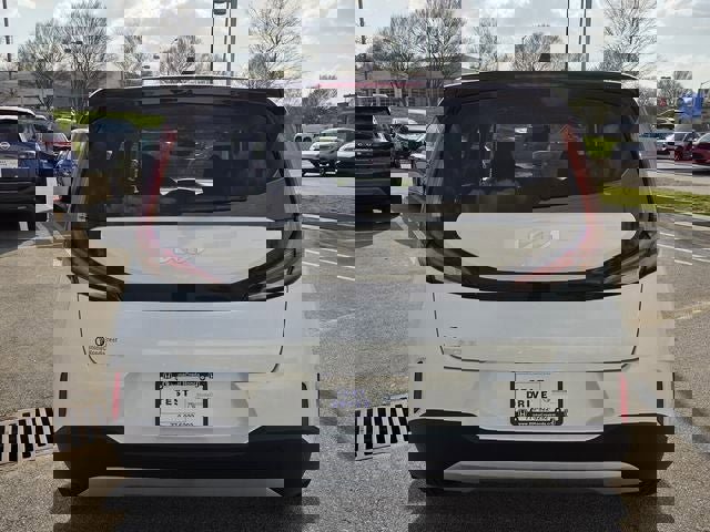 Used 2025 Kia Soul LX image 4