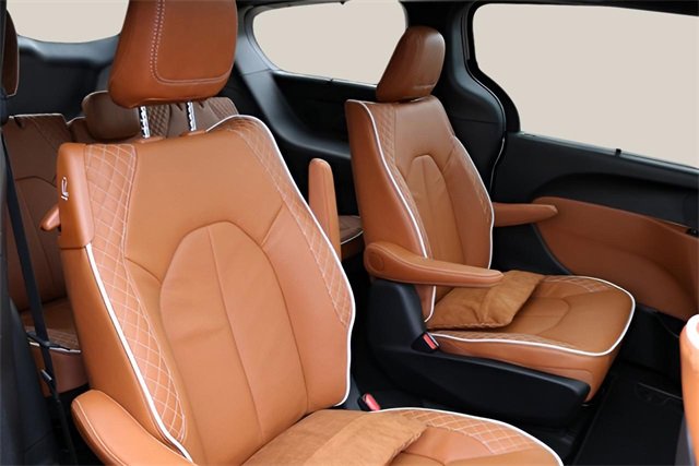 New 2026 Chrysler Pacifica Pinnacle image 19