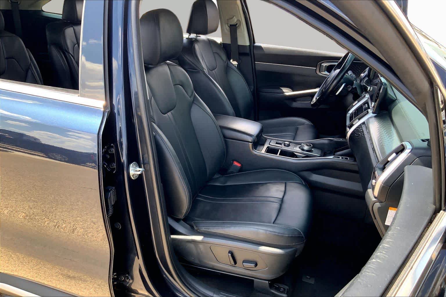 Used 2024 Kia Sorento EX AWD/4WD image 9