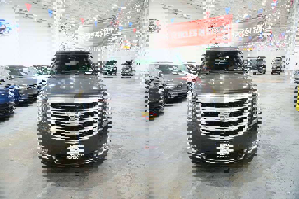 Used 2017 Cadillac Escalade ESV Premium Luxury image 3