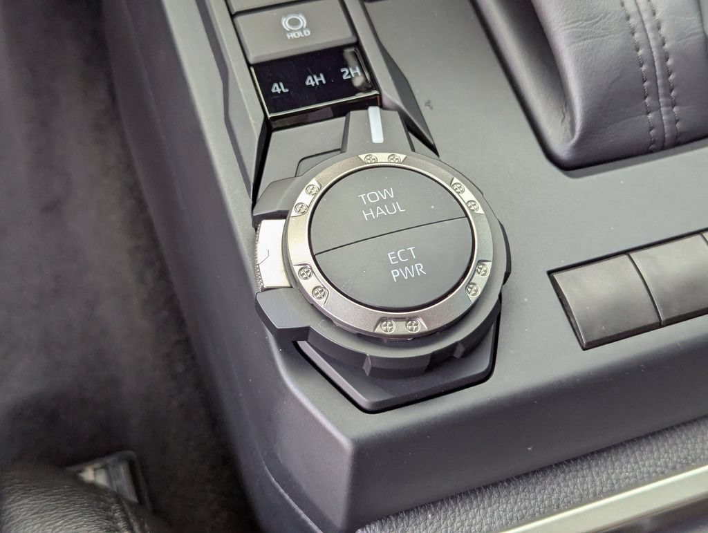 Used 2025 Toyota Tacoma SR5 AWD/4WD image 32