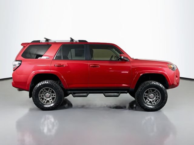 Used 2020 Toyota 4Runner SR5 AWD/4WD image 9
