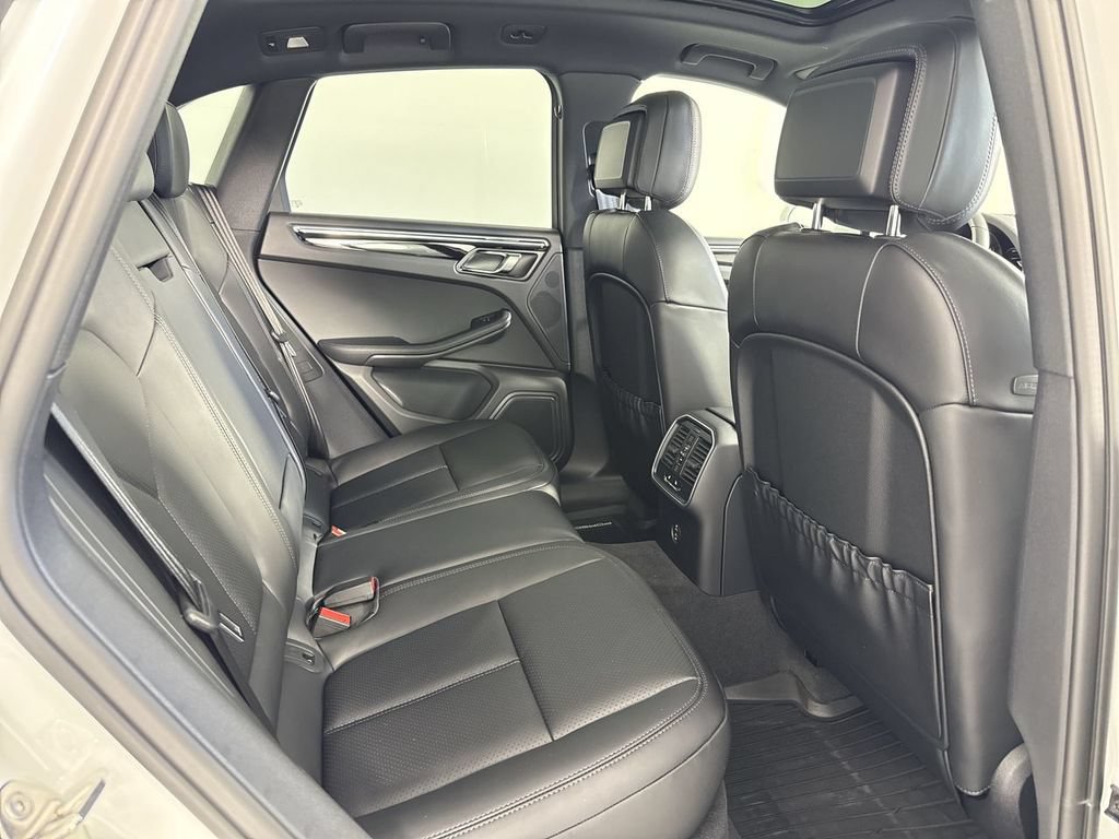 New 2026 Porsche Macan AWD/4WD image 24
