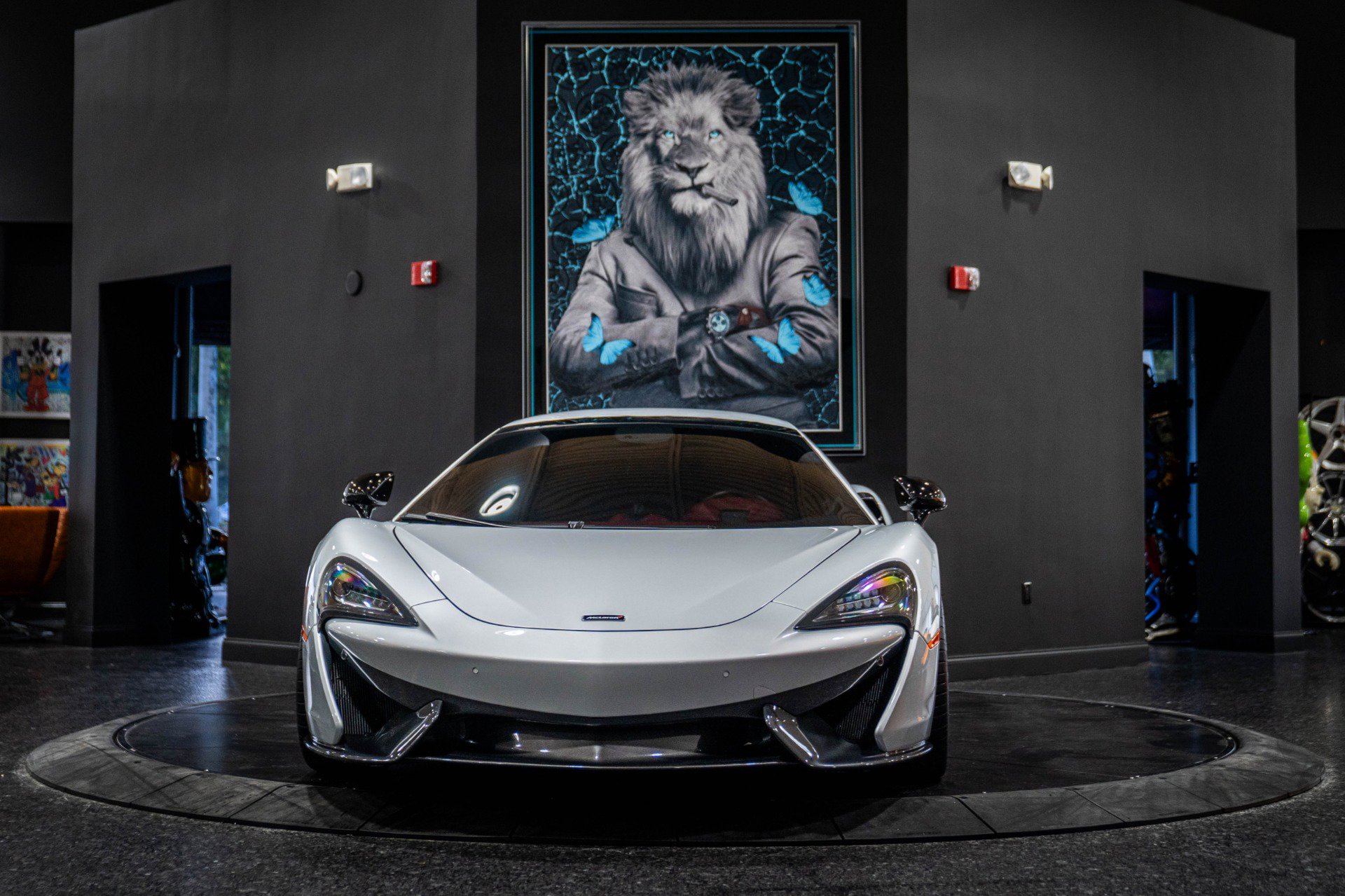 Used 2018 McLaren 570S Spider image 13