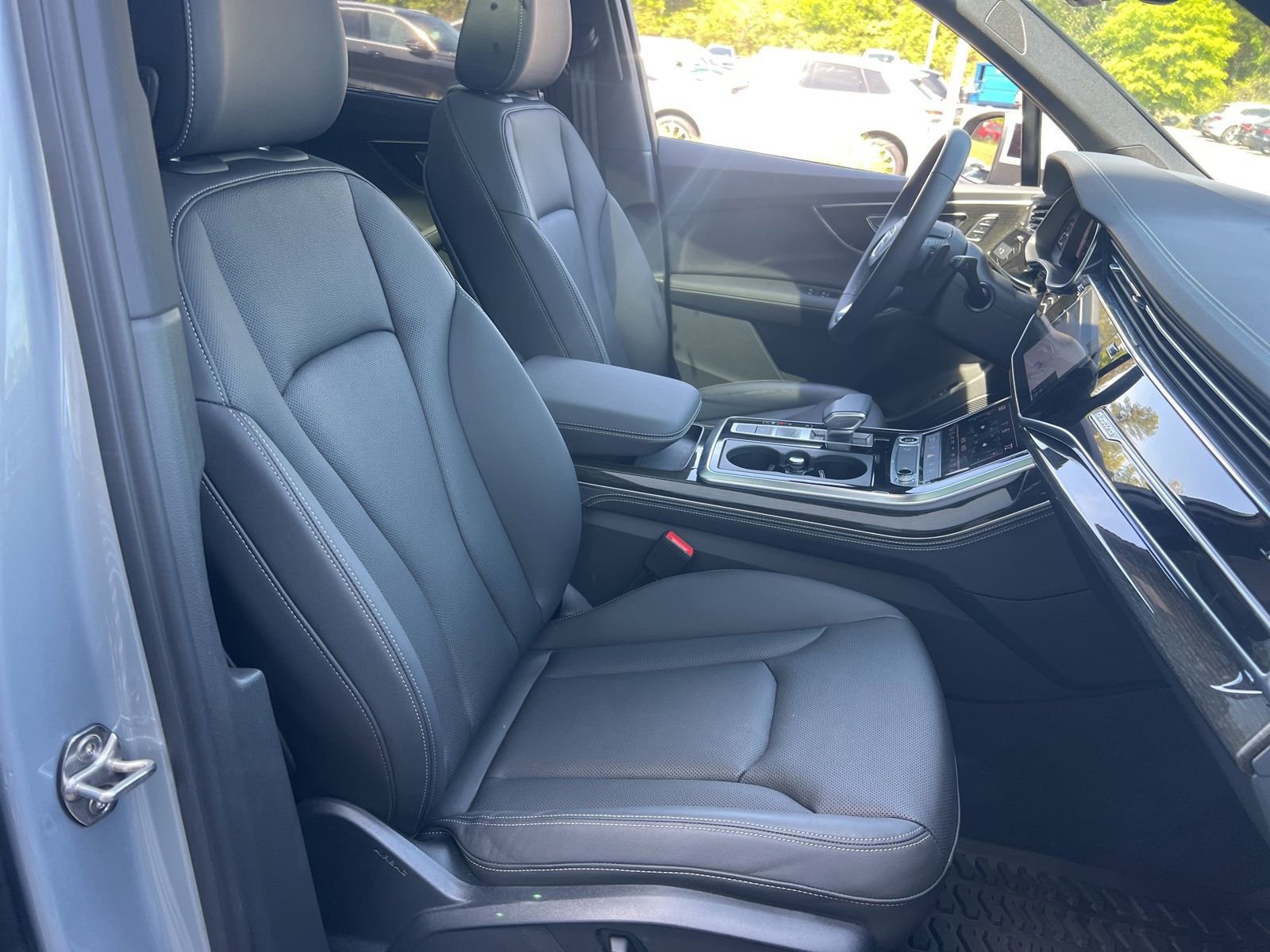 Used 2025 Audi Q7 3.0T Premium Plus w/ Premium Plus Package AWD/4WD image 40
