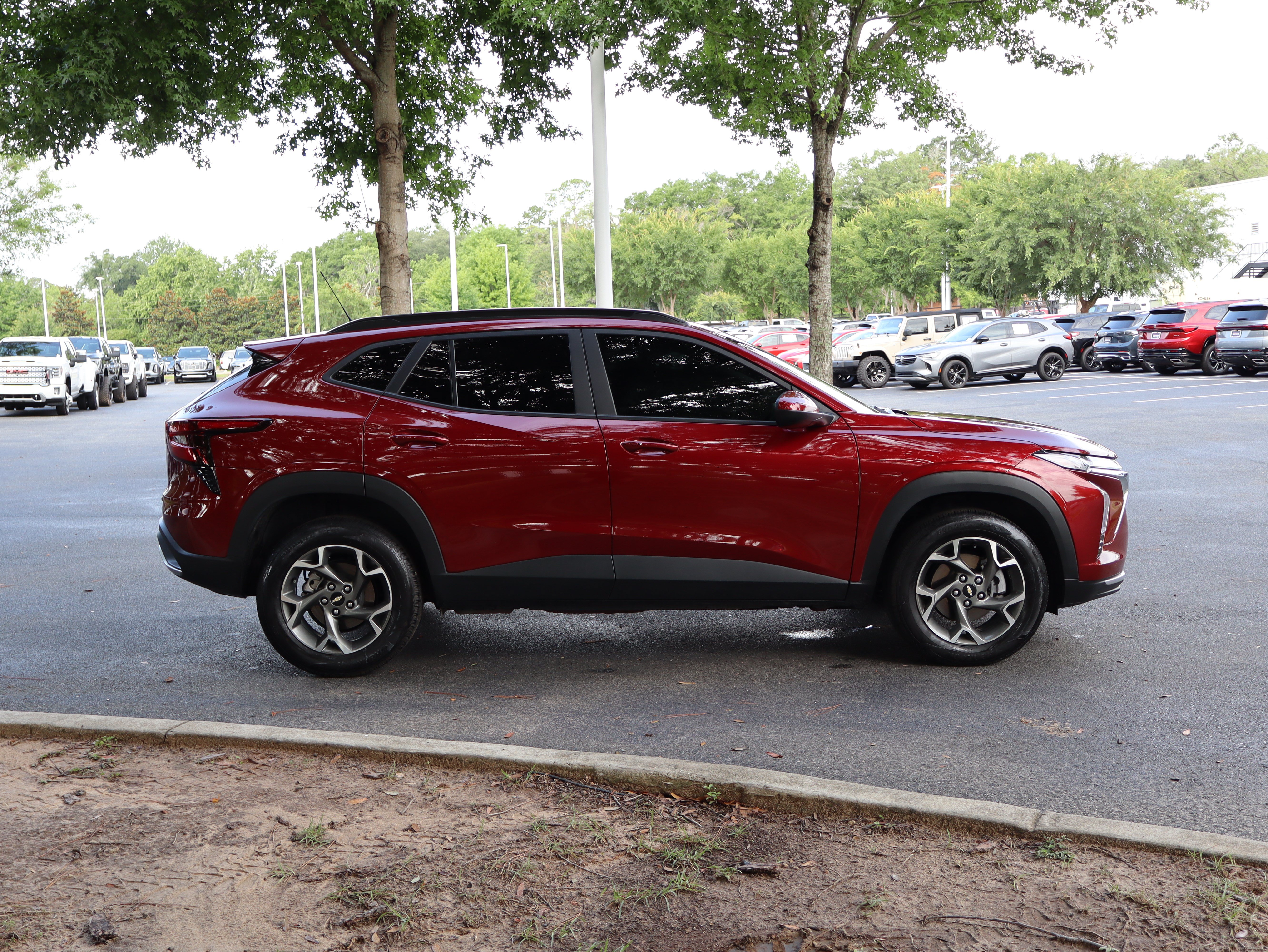 Used 2025 Chevrolet Trax LT w/ Driver Confidence Package FWD image 10
