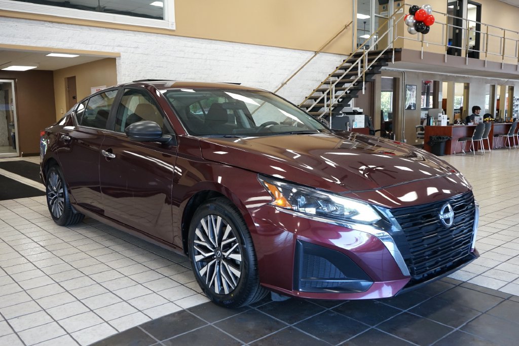 Used 2024 Nissan Altima 2.5 SV FWD image 17
