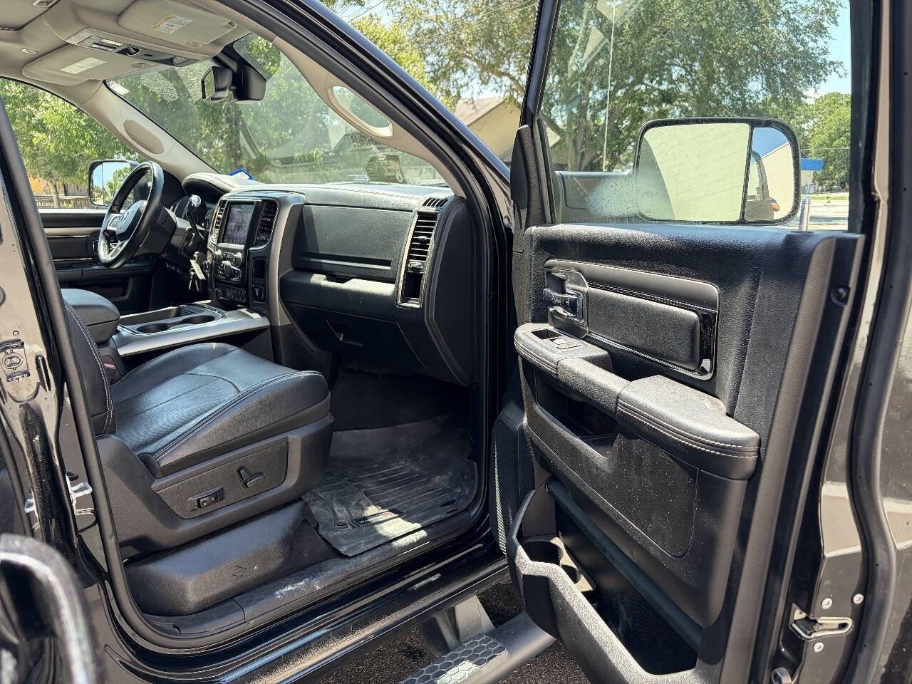 Used 2018 RAM 2500 Laramie w/ Sport Appearance Group AWD/4WD image 31
