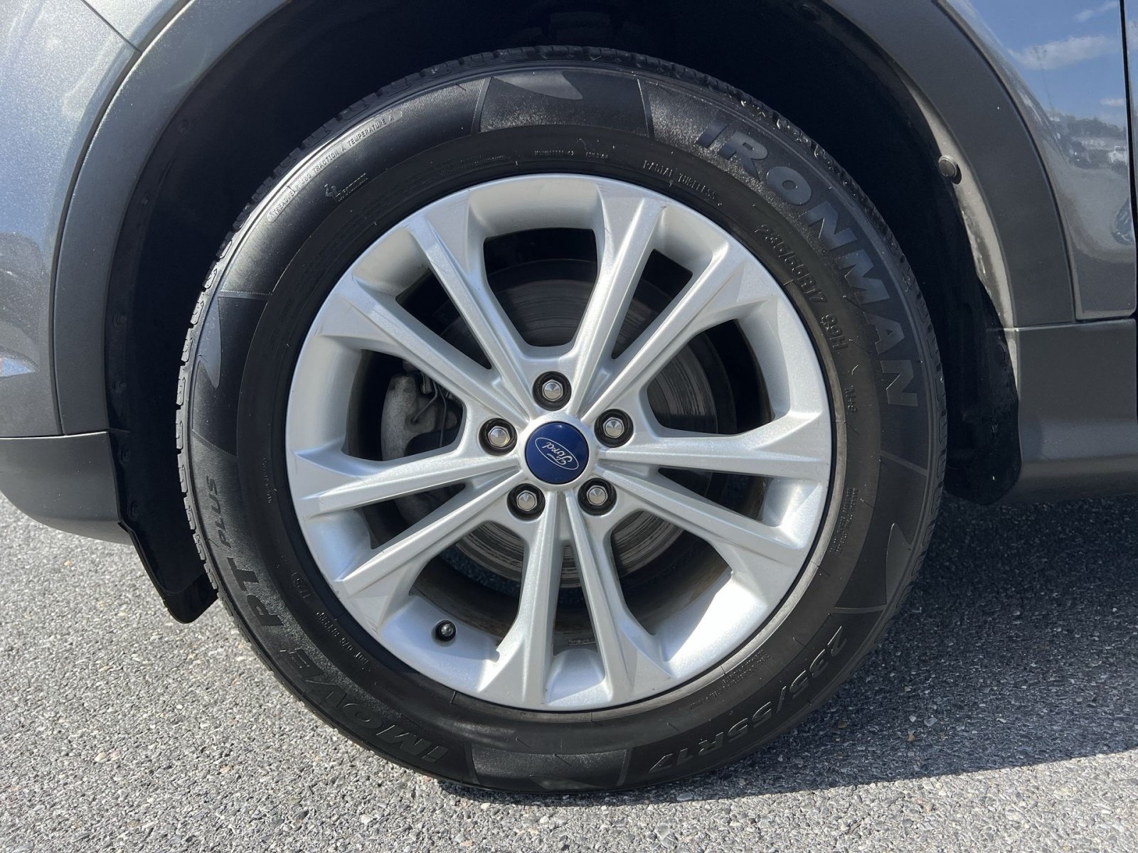 Used 2018 Ford Escape SE w/ Ford Safe & Smart Package FWD image 12