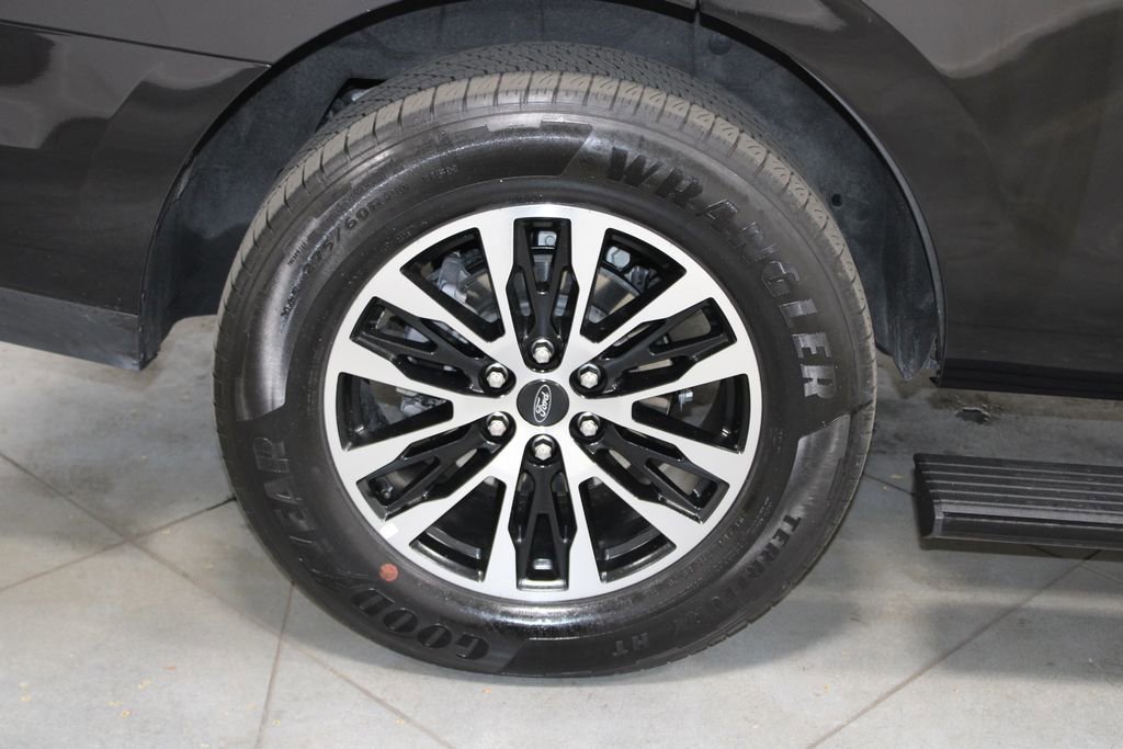 Used 2025 Ford Expedition Platinum image 16