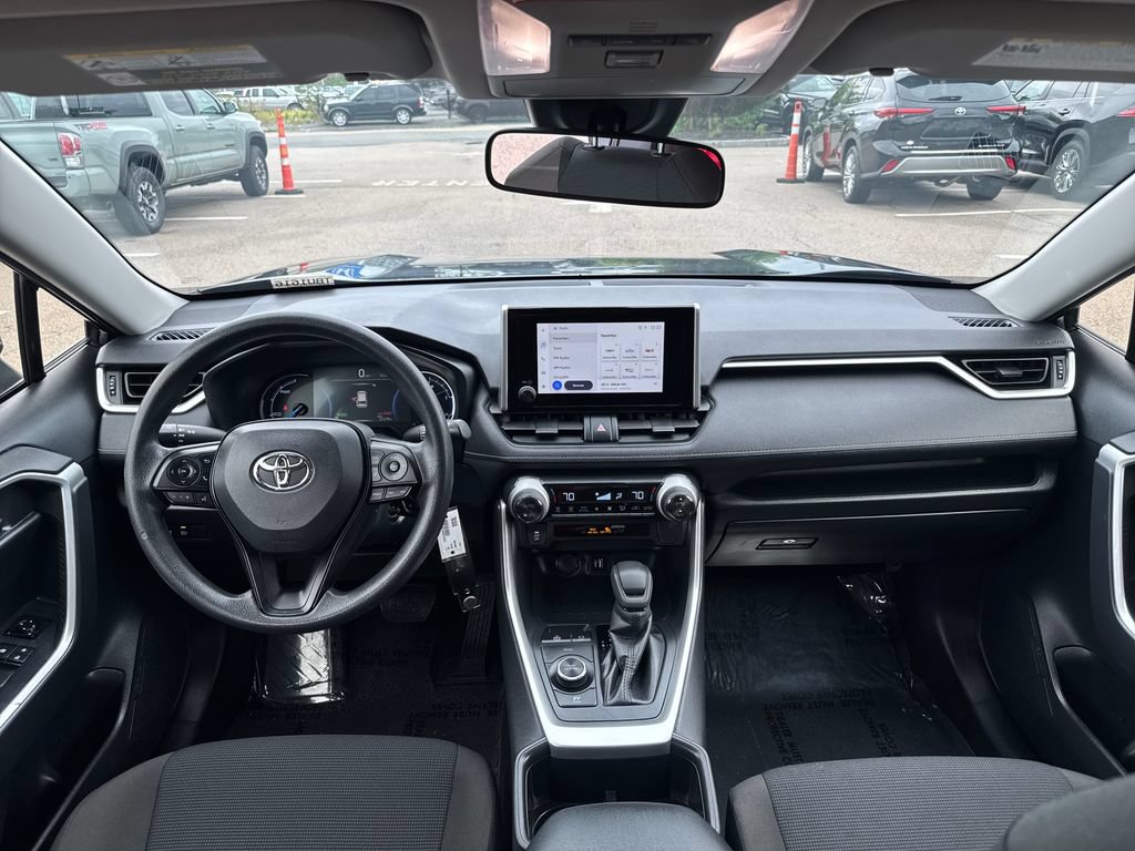 Used 2025 Toyota RAV4 LE AWD/4WD image 11