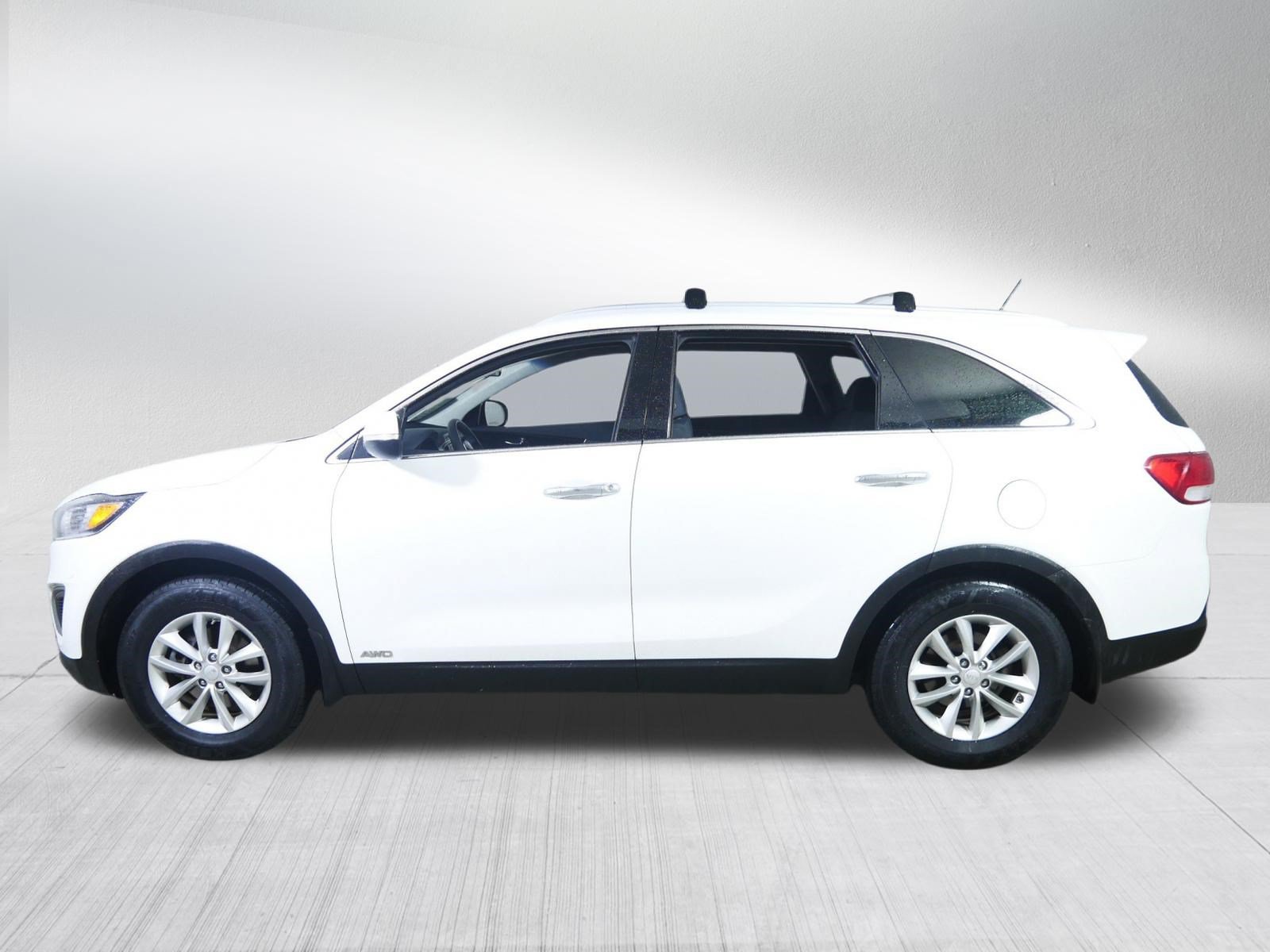 Used 2017 Kia Sorento AWD image 4