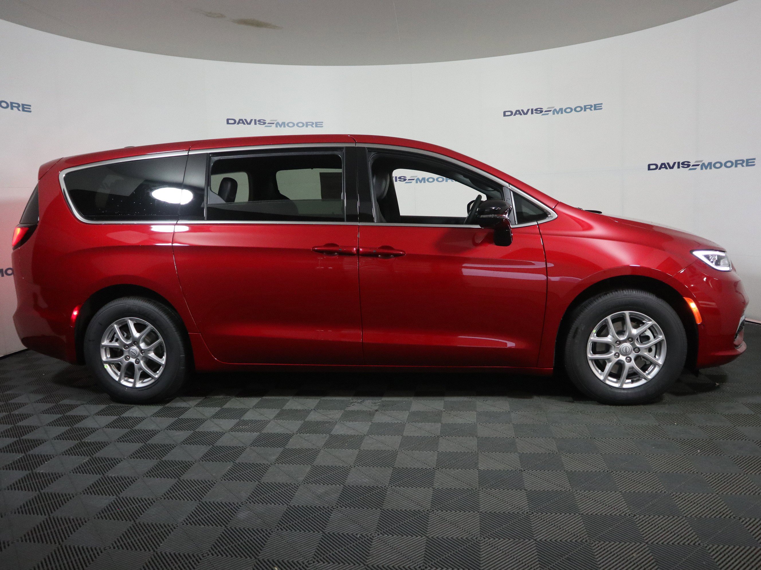 New 2026 Chrysler Pacifica Select image 4