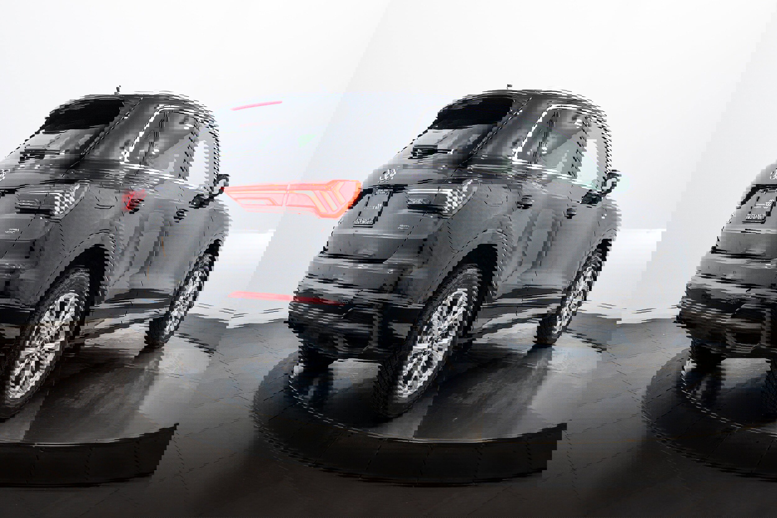 Certified 2025 Audi Q3 2.0T Premium Plus w/ Premium Plus Package image 4