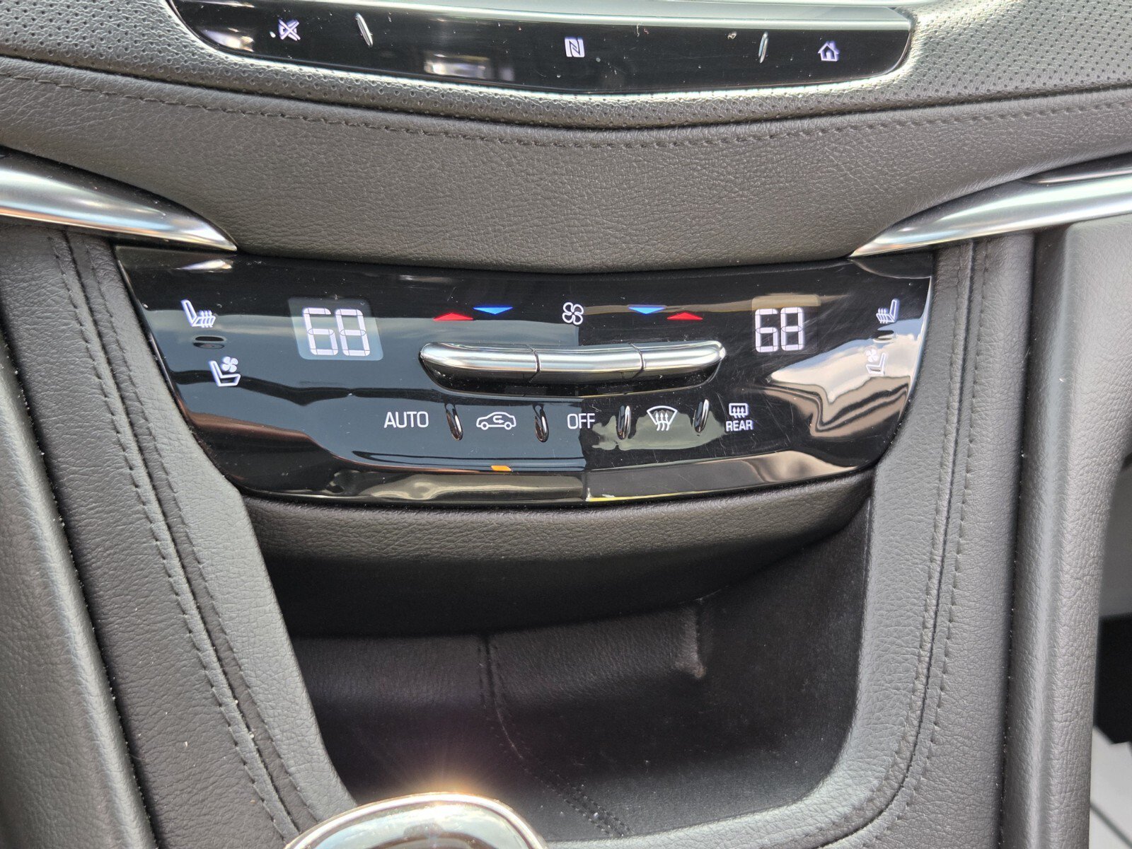 Used 2020 Cadillac XT5 Premium Luxury AWD/4WD image 16