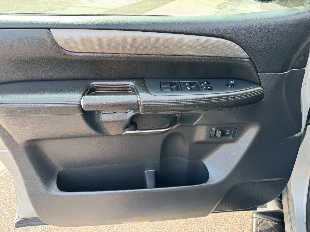 Used 2012 Nissan Armada SV w/ Driver Pkg image 12
