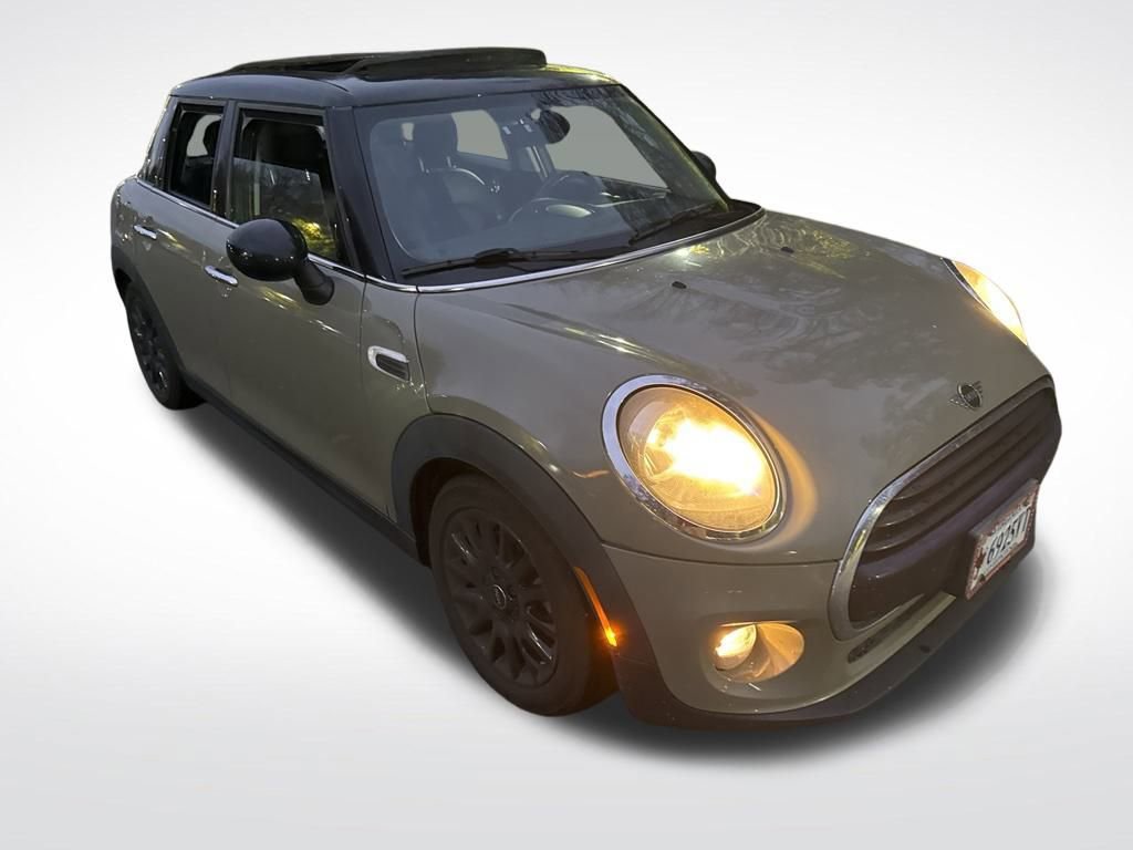 Used 2019 MINI Cooper 4-Door Hardtop image 2