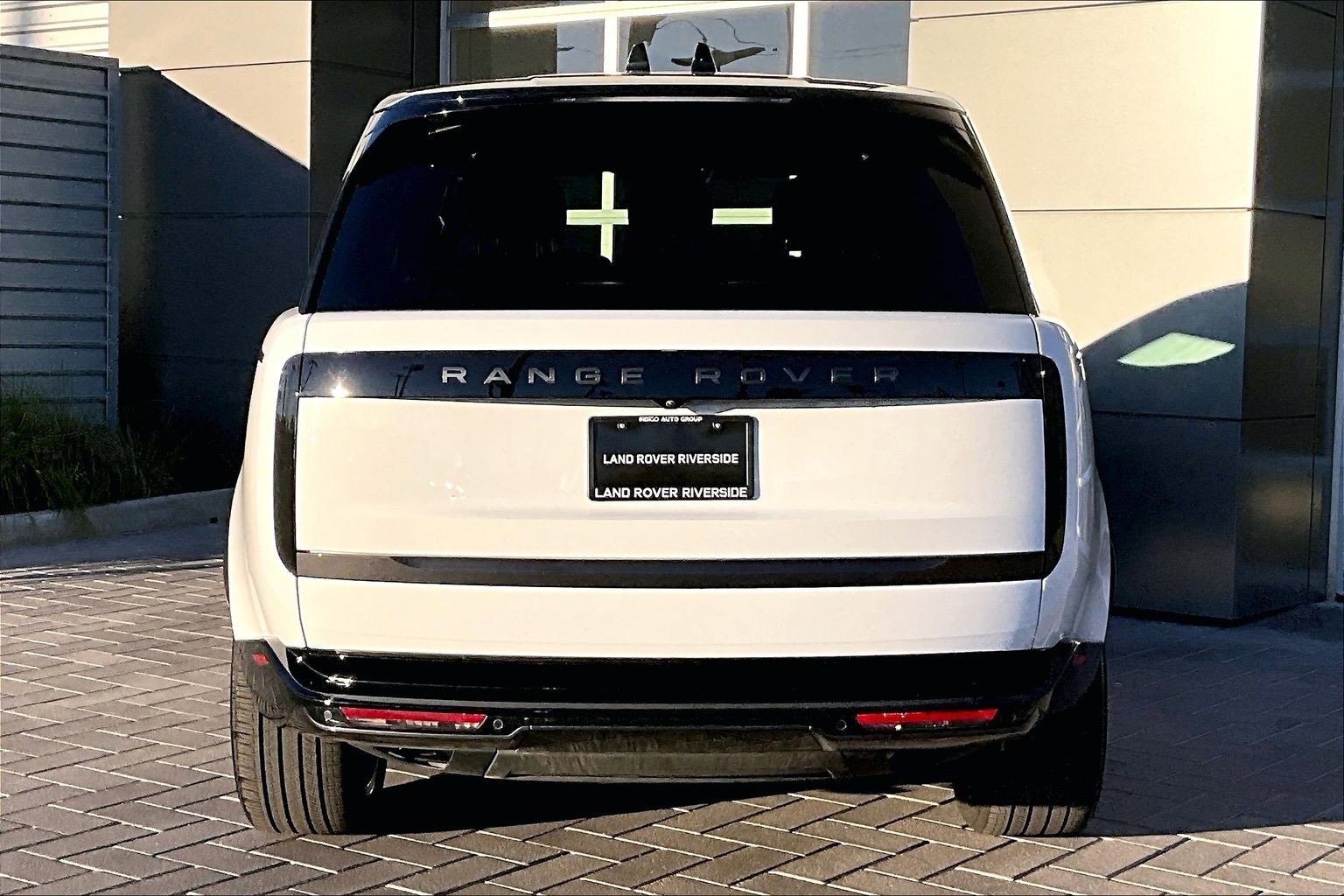 Used 2025 Land Rover Range Rover SE image 4