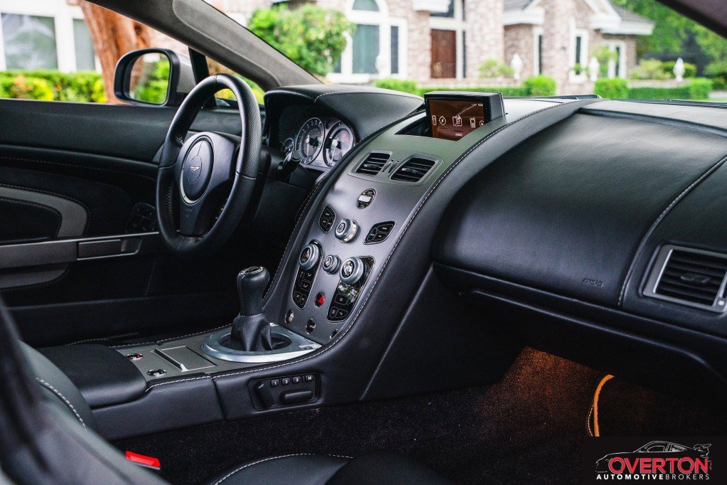 Used 2017 Aston Martin V12 Vantage S image 28