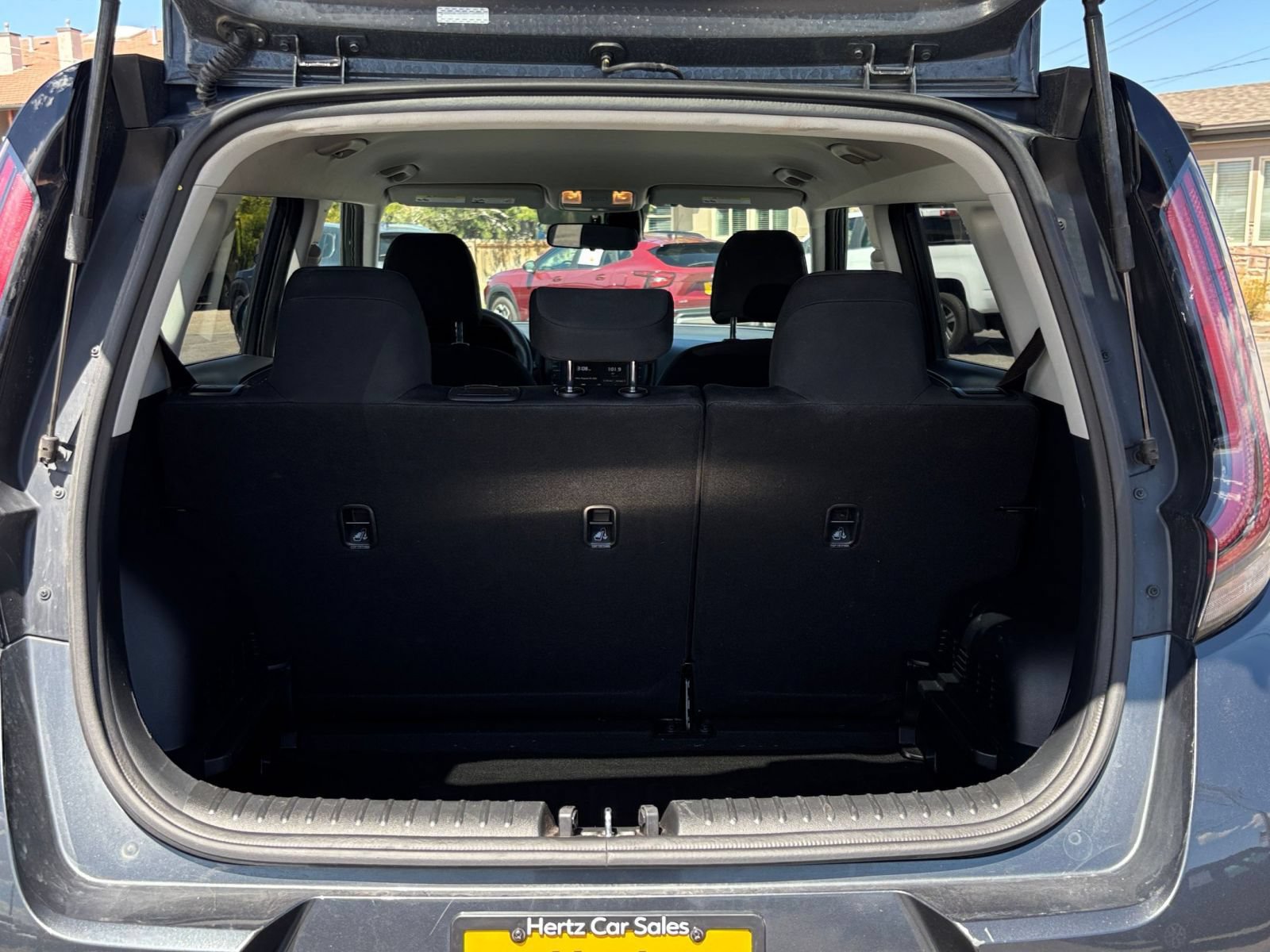 Used 2025 Kia Soul LX w/ LX Technology Package FWD image 28