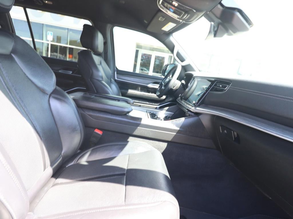 Used 2024 Jeep Wagoneer Series III image 17