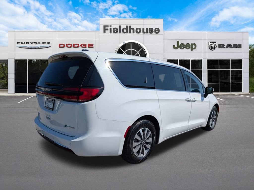 Used 2023 Chrysler Pacifica Touring-L FWD image 10