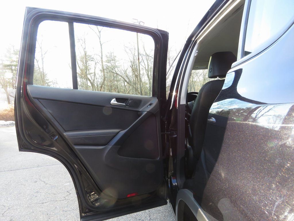 Used 2016 Volkswagen Tiguan S image 18