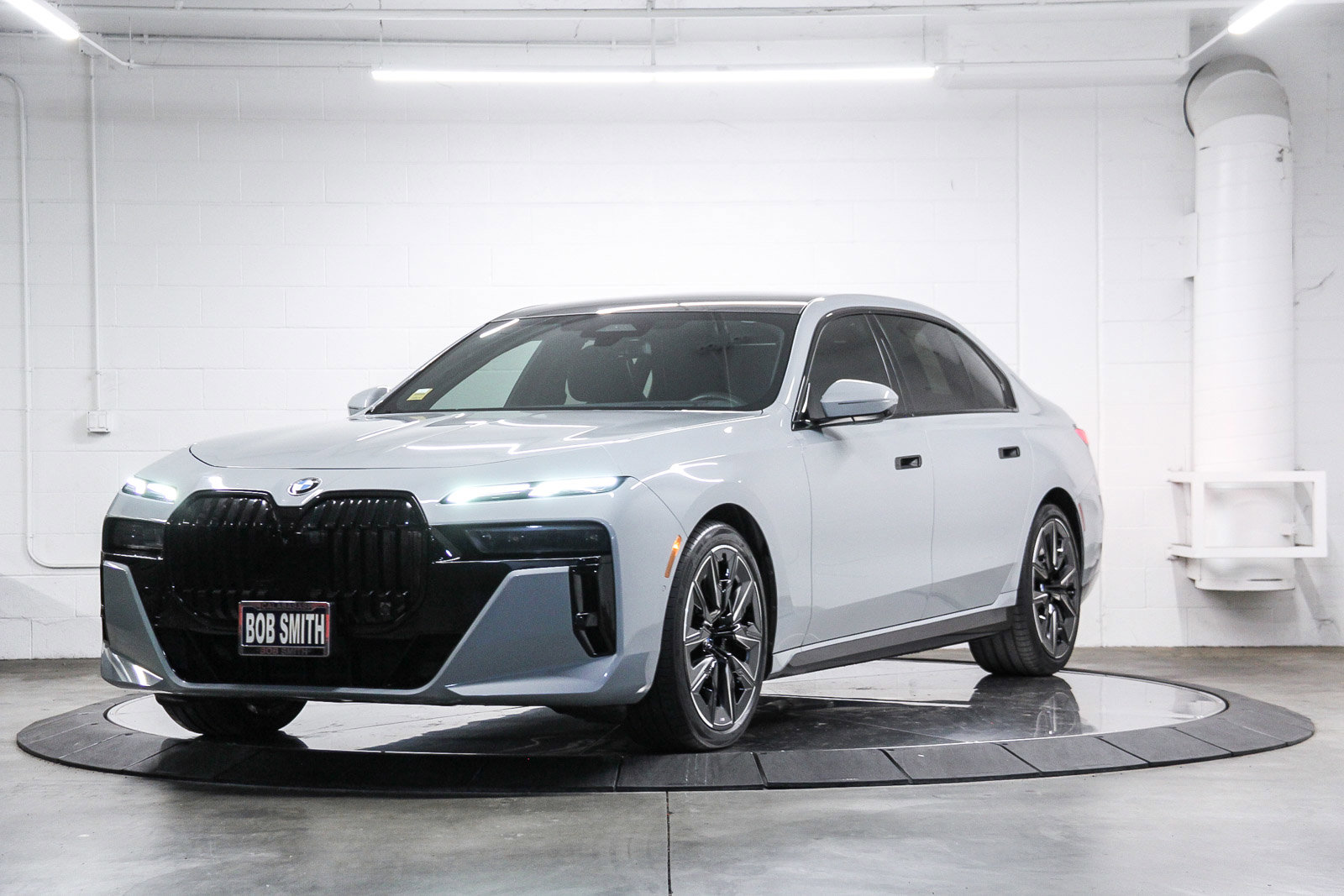 Certified 2023 BMW 740i w/ Parking Assistance Package image 3