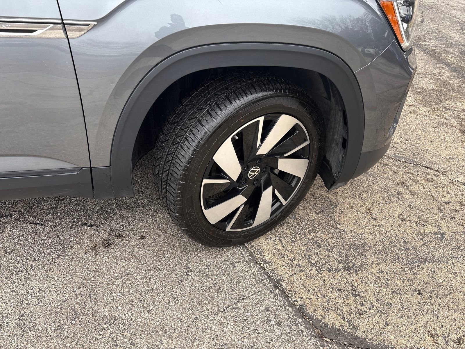 Used 2025 Volkswagen Atlas Cross Sport SE image 33