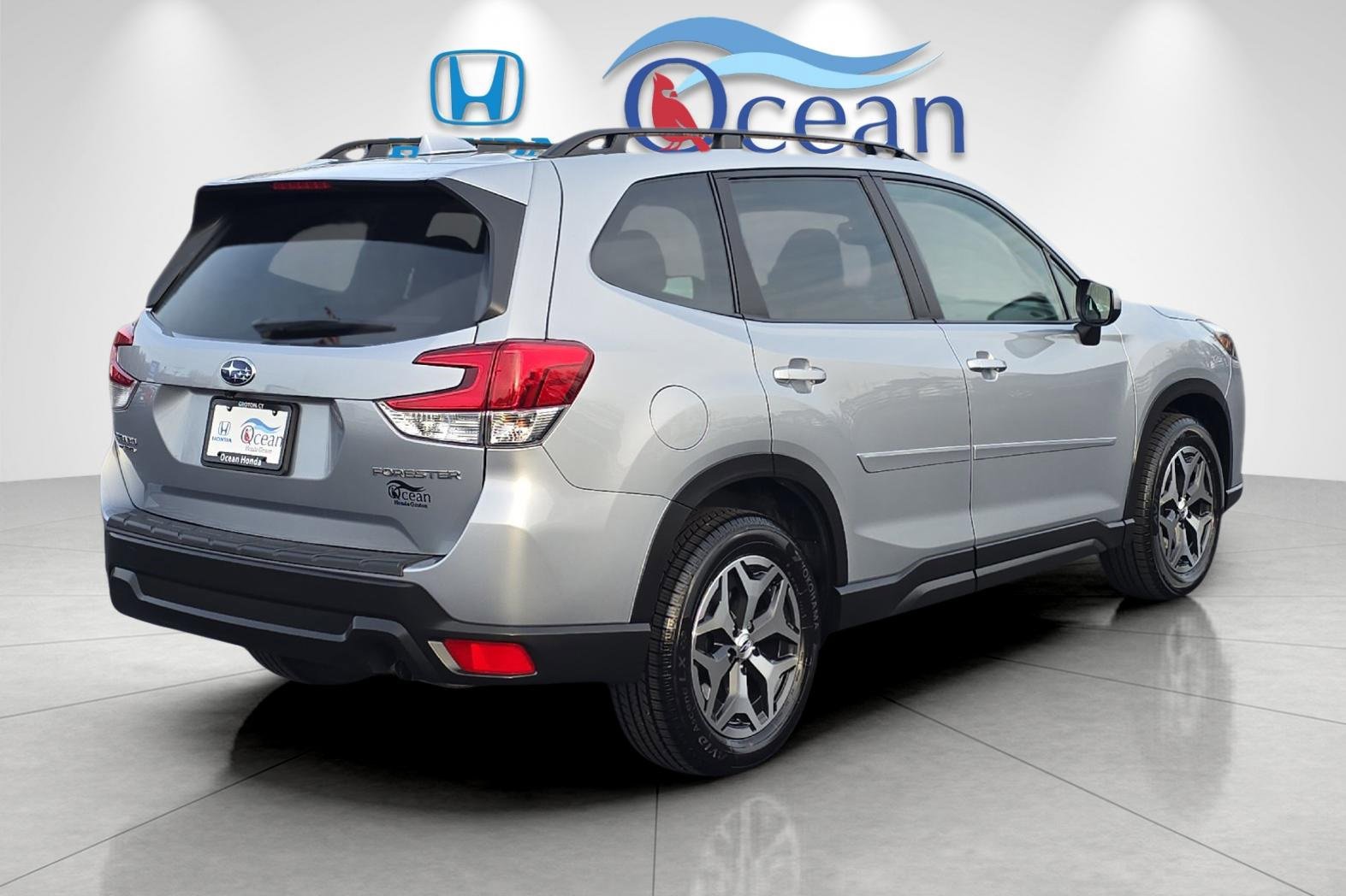 Used 2022 Subaru Forester Premium image 3